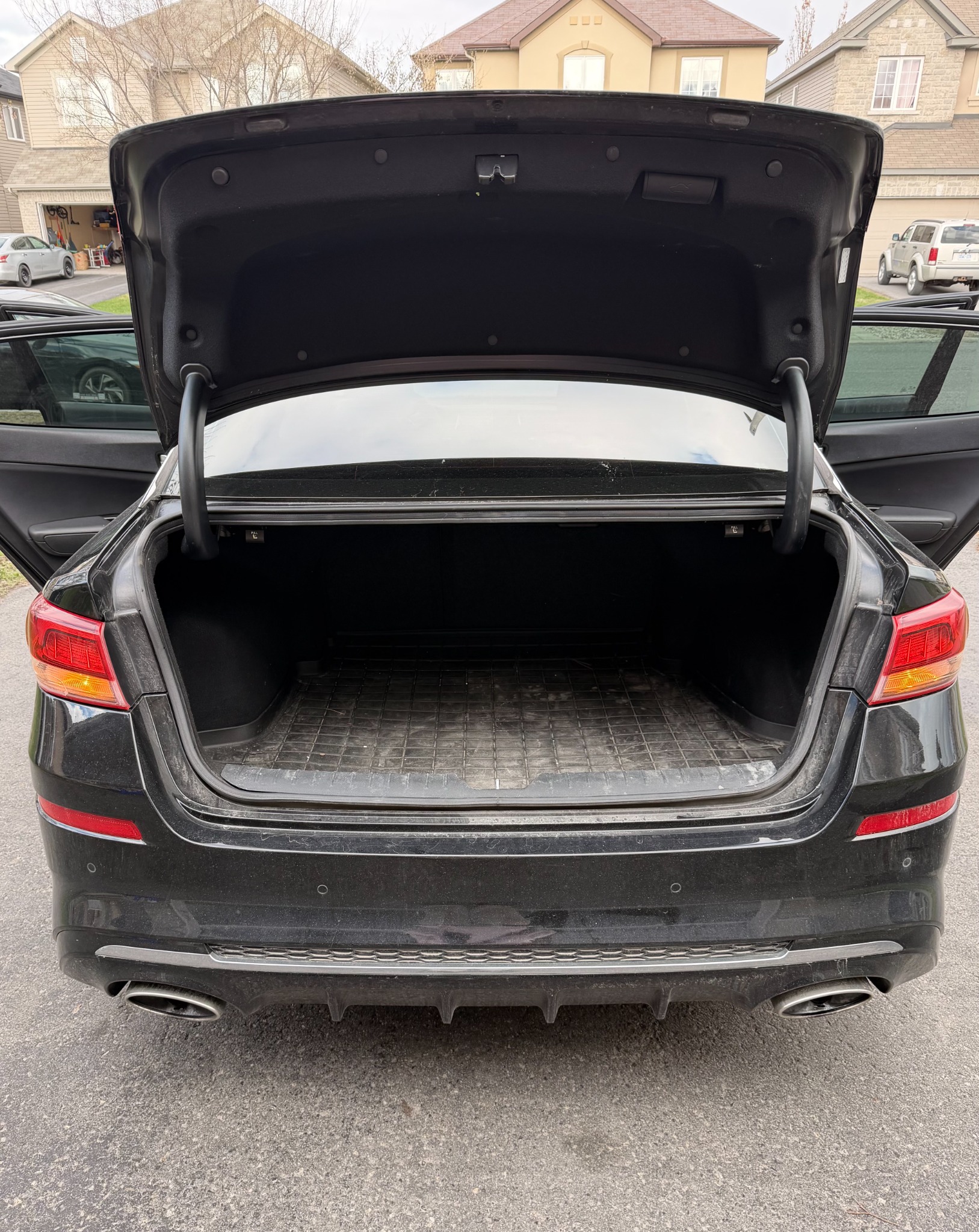 Before detailing: dirty trunk and bumper area